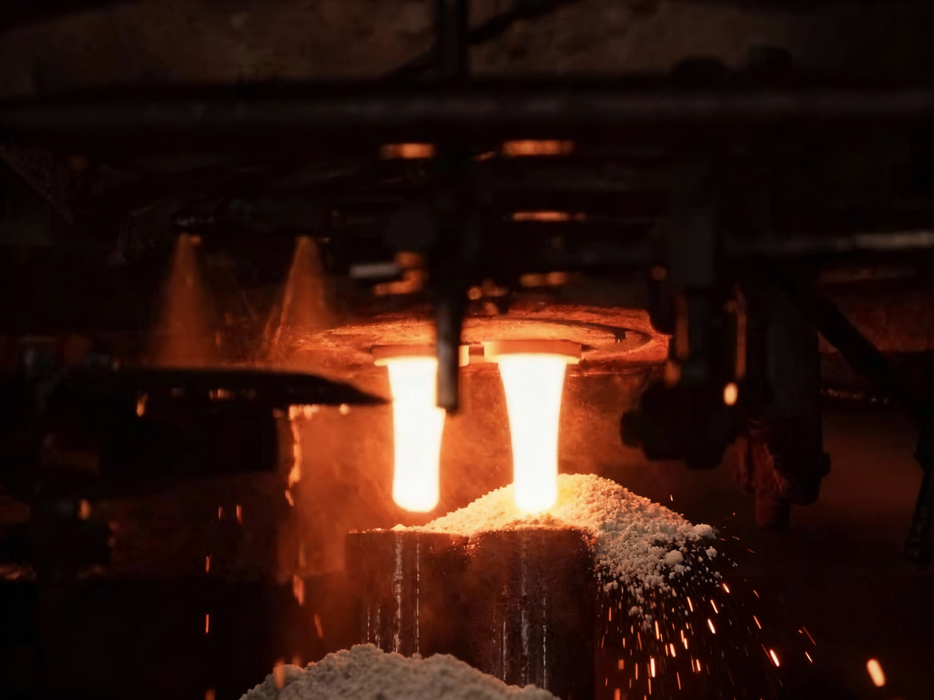 High-quality silica sand and soda ash melting at over 1500°C to create premium cosmetic glass bottles.